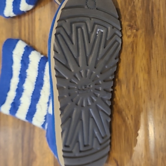 Uggs sweater boots women's size 4 - Picture 2 of 9